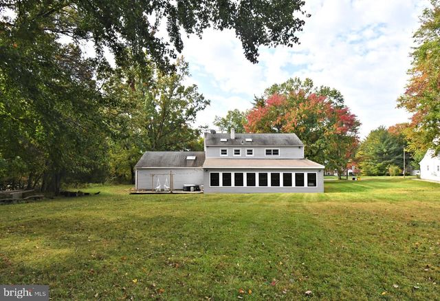 2221 OAKFIELD RD, Warrington, PA 18976