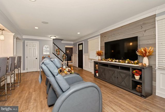 2221 OAKFIELD RD, Warrington, PA 18976