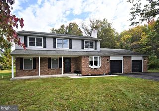 2221 OAKFIELD RD, Warrington, PA 18976