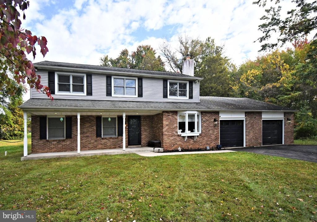 2221 OAKFIELD RD, Warrington, PA 18976