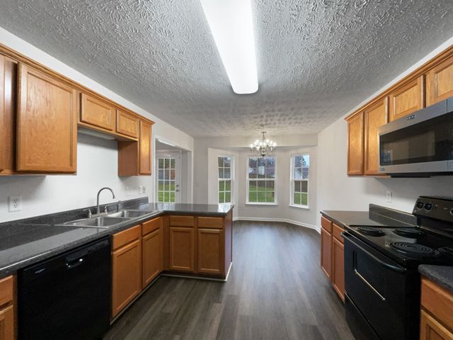 760 Autumn Ridge Ln, Columbia, TN 38401