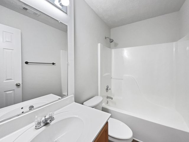 760 Autumn Ridge Ln, Columbia, TN 38401