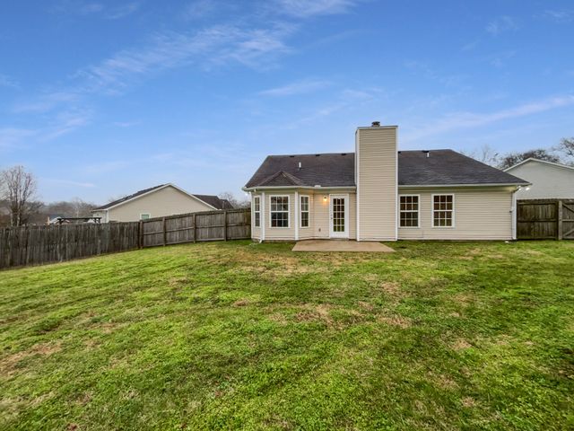 760 Autumn Ridge Ln, Columbia, TN 38401