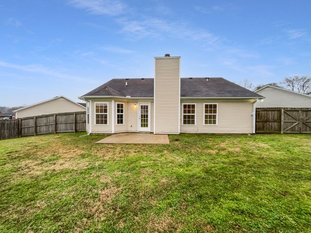 760 Autumn Ridge Ln, Columbia, TN 38401