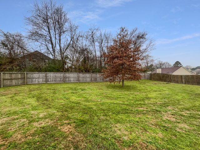 760 Autumn Ridge Ln, Columbia, TN 38401