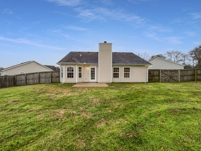 760 Autumn Ridge Ln, Columbia, TN 38401