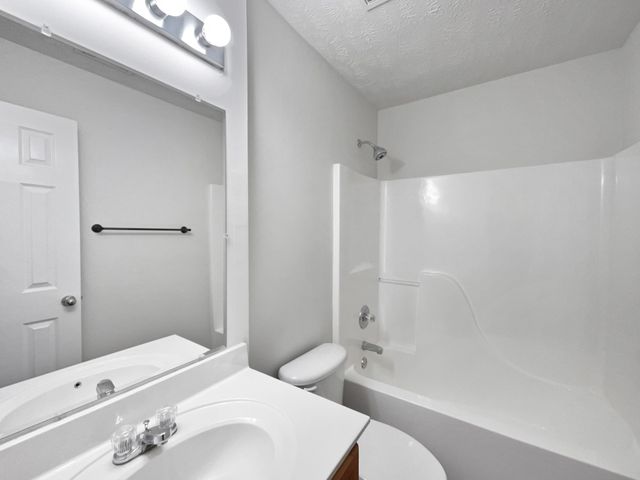 760 Autumn Ridge Ln, Columbia, TN 38401