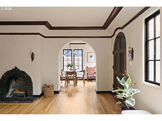 4225 Ne DAVIS St, Portland, OR 97213