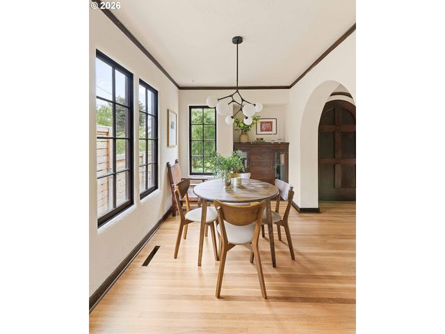 4225 Ne DAVIS St, Portland, OR 97213