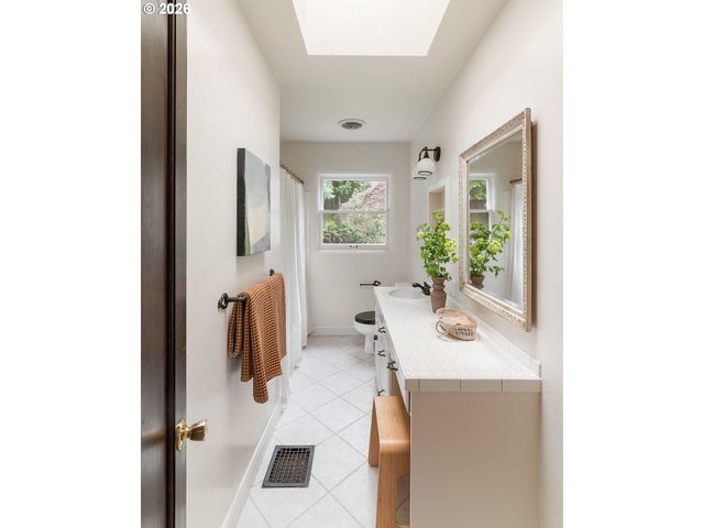 4225 Ne DAVIS St, Portland, OR 97213