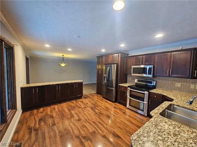 21586 Little Brook Way, Strongsville, OH 44149