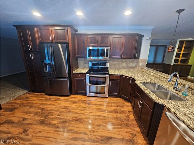 21586 Little Brook Way, Strongsville, OH 44149