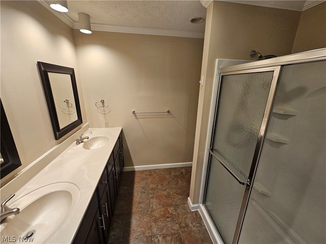 21586 Little Brook Way, Strongsville, OH 44149