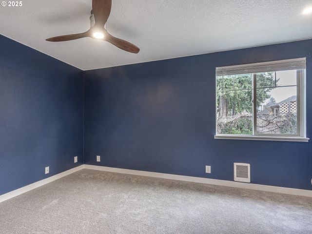 16817 Se PINE St, Portland, OR 97233