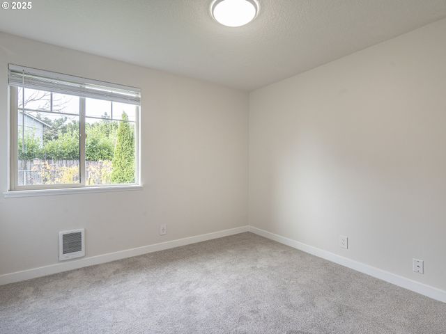 16817 Se PINE St, Portland, OR 97233