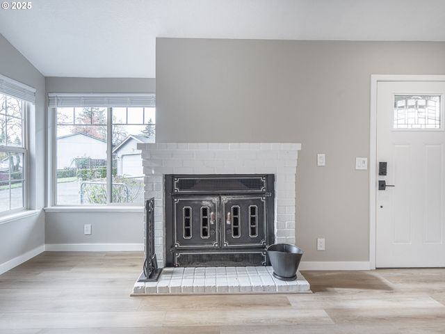 16817 Se PINE St, Portland, OR 97233