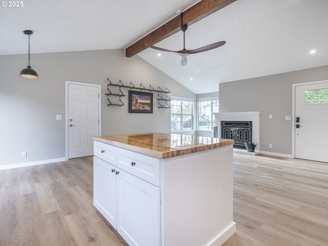 16817 Se PINE St, Portland, OR 97233