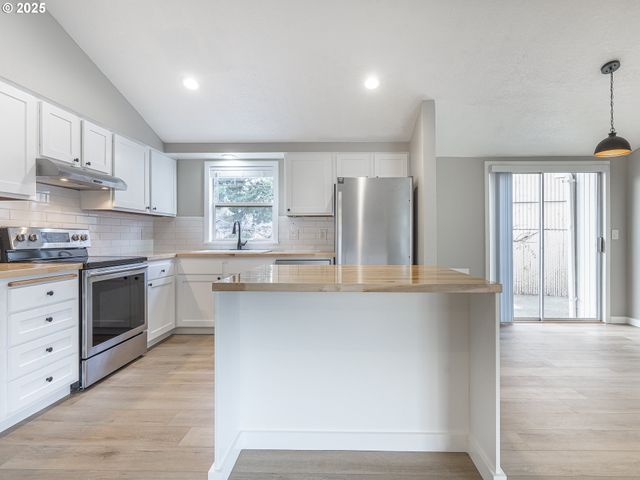 16817 Se PINE St, Portland, OR 97233