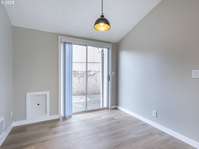 16817 Se PINE St, Portland, OR 97233