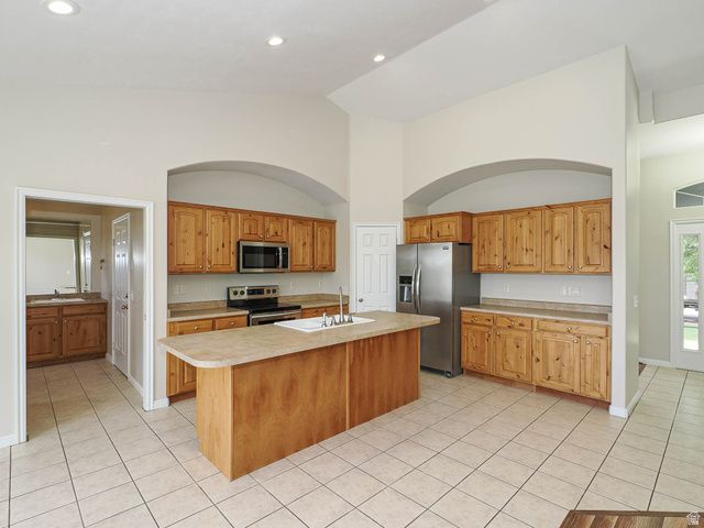 4856 W CHERRY LAUREL LN, West Jordan, UT 84088