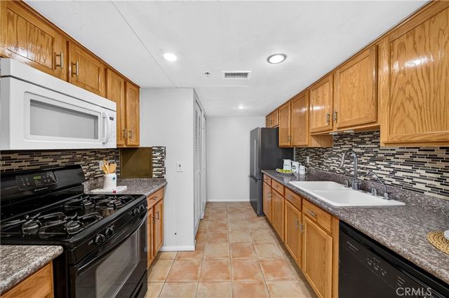 11124 Burbank Boulevard 108, North Hollywood, CA 91601