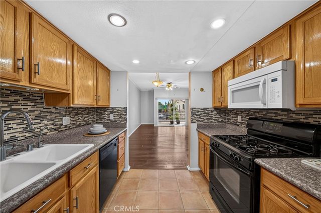 11124 Burbank Boulevard 108, North Hollywood, CA 91601