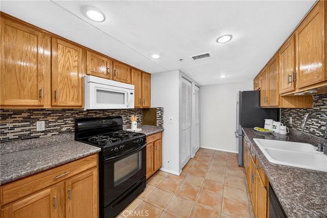 11124 Burbank Boulevard 108, North Hollywood, CA 91601