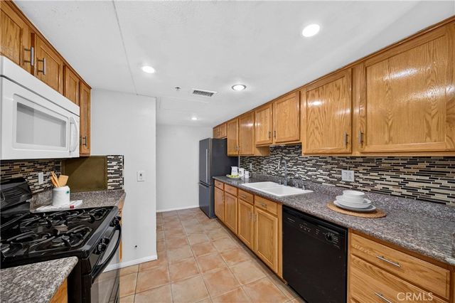 11124 Burbank Boulevard 108, North Hollywood, CA 91601