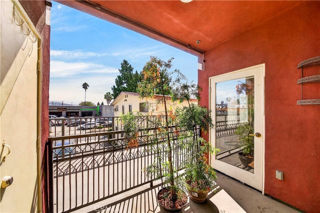 11124 Burbank Boulevard 108, North Hollywood, CA 91601