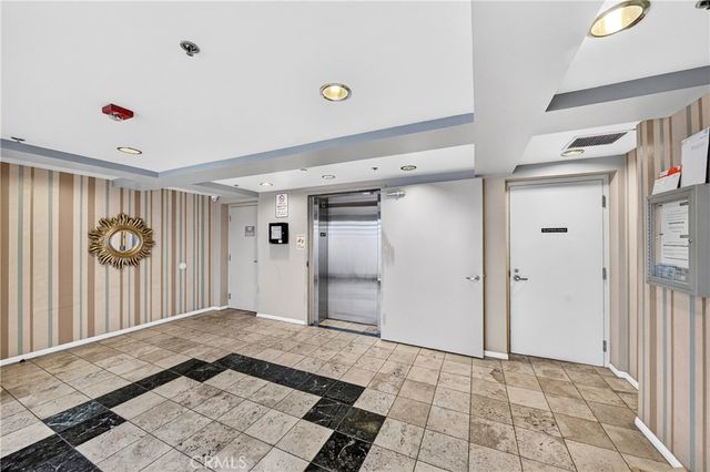 11124 Burbank Boulevard 108, North Hollywood, CA 91601