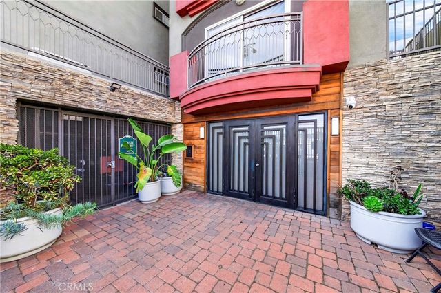 11124 Burbank Boulevard 108, North Hollywood, CA 91601