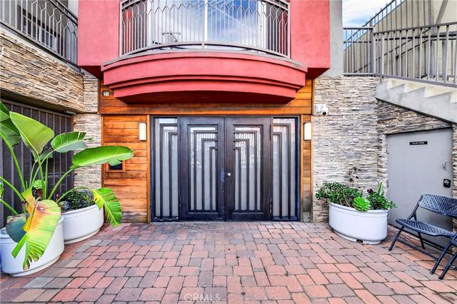 11124 Burbank Boulevard 108, North Hollywood, CA 91601