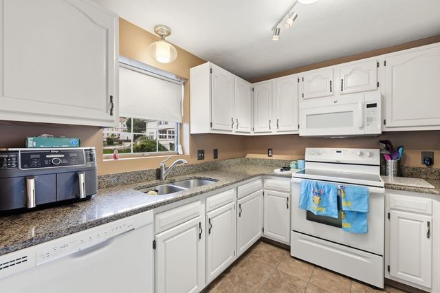 37 Grammont Road, Worcester, MA 01607