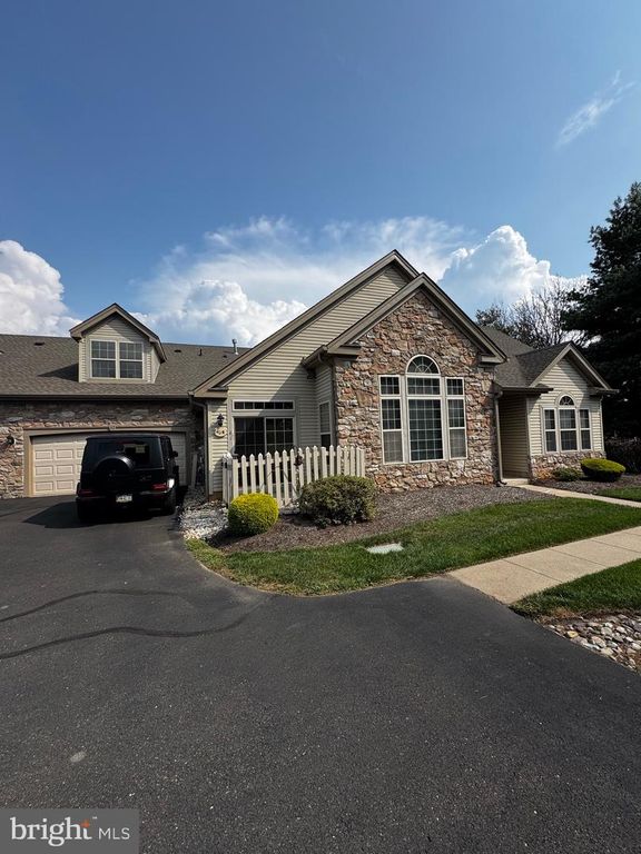 61 LEGACY OAKS DR, Richboro, PA 18954