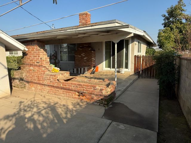 2825 N Hulbert Avenue, Fresno, CA 93705