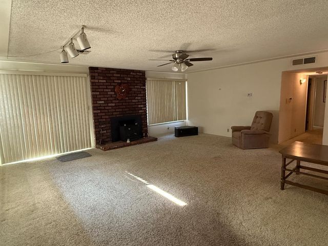 2825 N Hulbert Avenue, Fresno, CA 93705