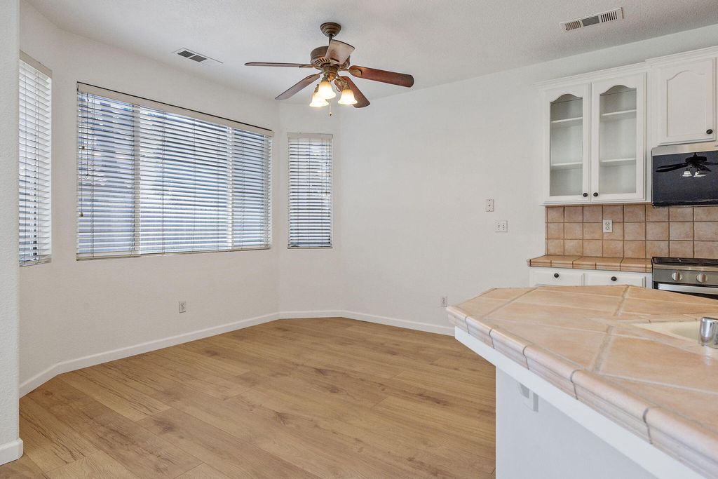 Image 13 of property listing at 4125 W Harold, Visalia, CA 93291