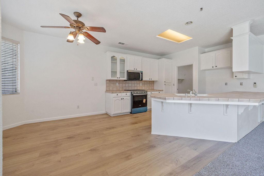 Image 14 of property listing at 4125 W Harold, Visalia, CA 93291