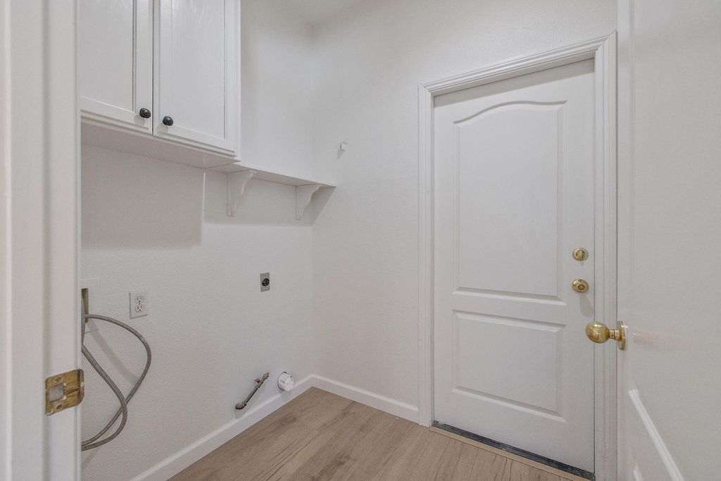 Image 16 of property listing at 4125 W Harold, Visalia, CA 93291