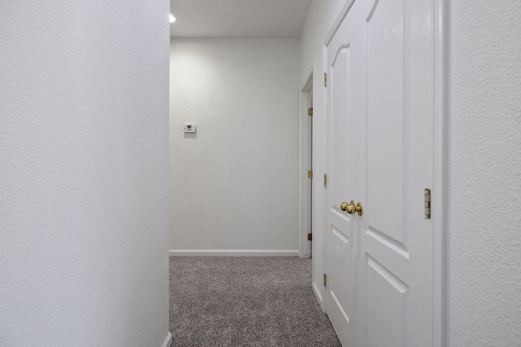 Image 18 of property listing at 4125 W Harold, Visalia, CA 93291