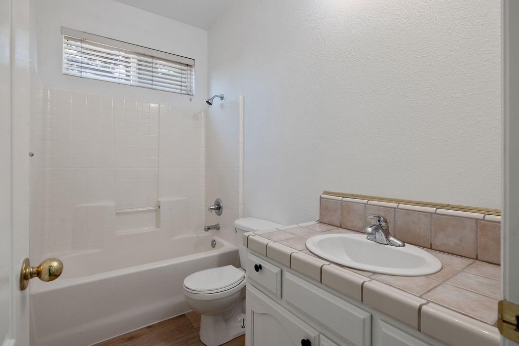Image 23 of property listing at 4125 W Harold, Visalia, CA 93291