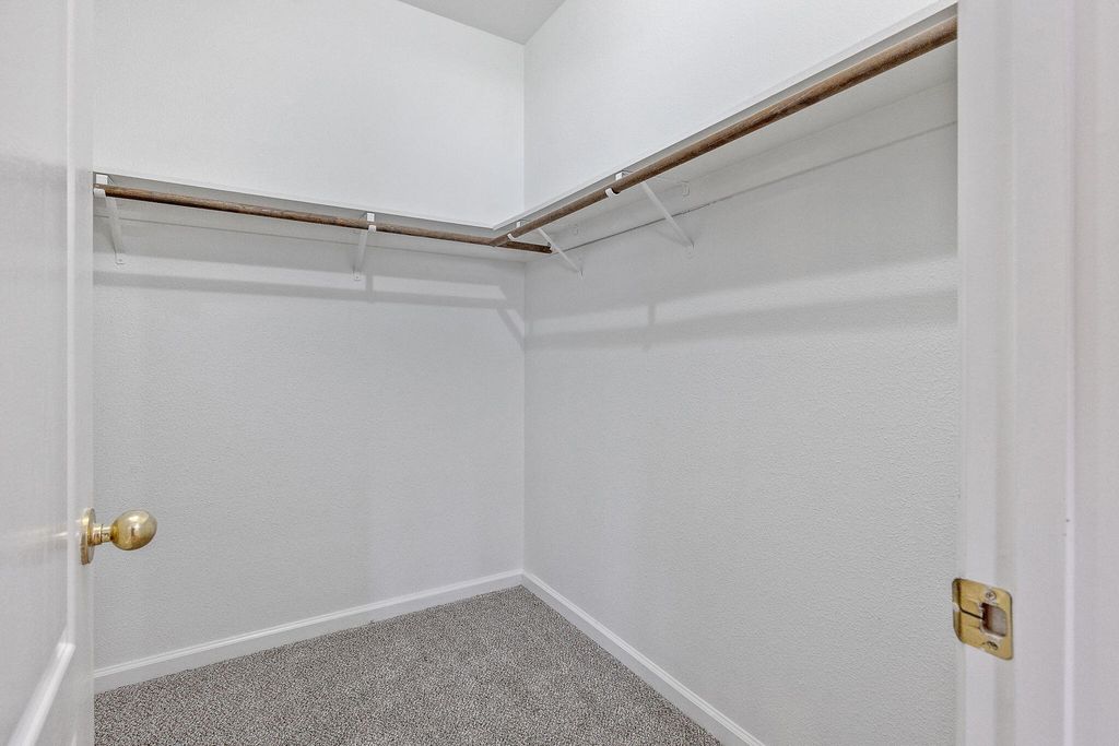 Image 27 of property listing at 4125 W Harold, Visalia, CA 93291