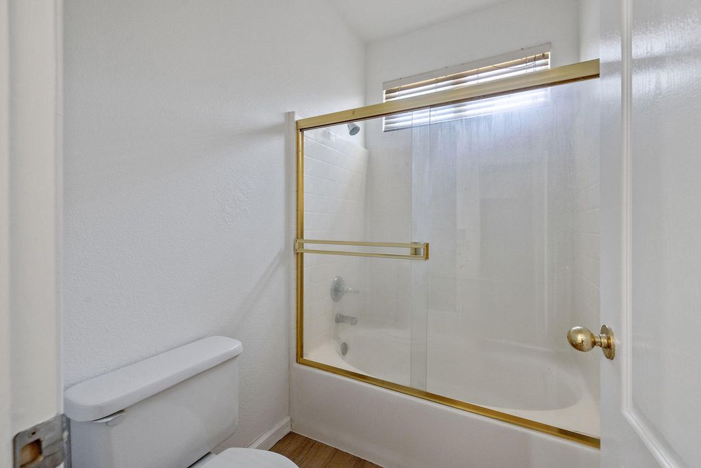 Image 28 of property listing at 4125 W Harold, Visalia, CA 93291
