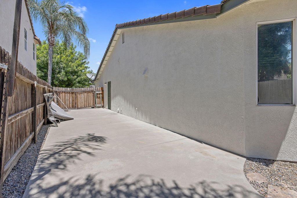 Image 29 of property listing at 4125 W Harold, Visalia, CA 93291
