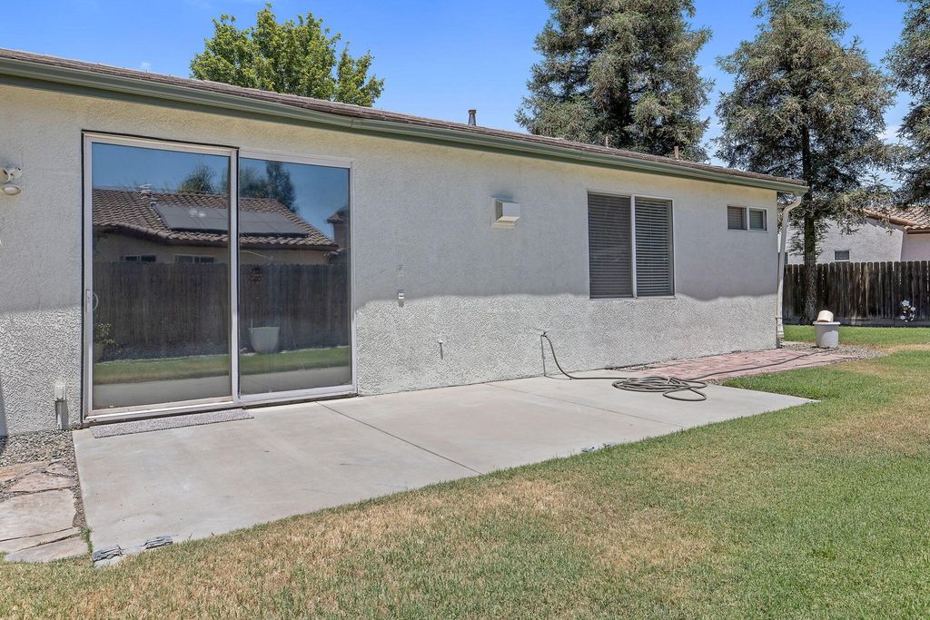 Image 33 of property listing at 4125 W Harold, Visalia, CA 93291