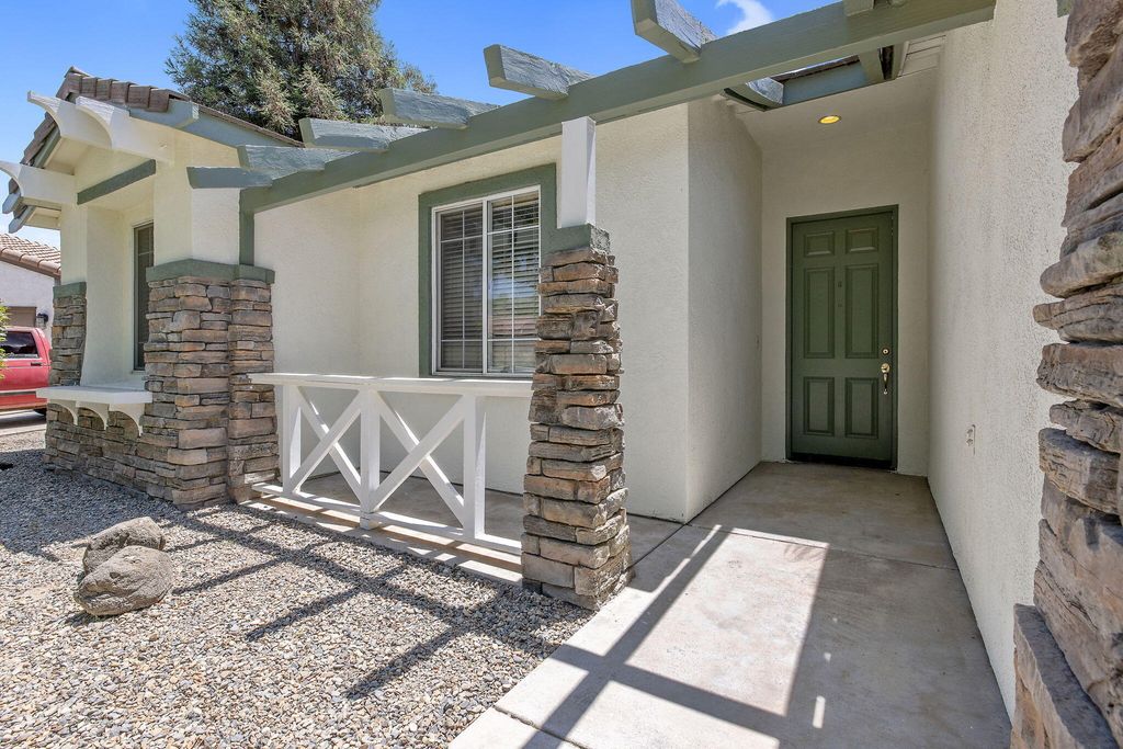 Image 4 of property listing at 4125 W Harold, Visalia, CA 93291