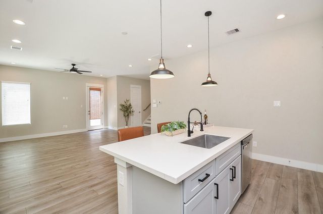 1223 W Tidwell Road, Houston, TX 77091
