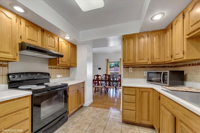 7246 N Meade Avenue, Chicago, IL 60646