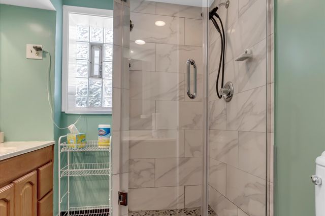 7246 N Meade Avenue, Chicago, IL 60646