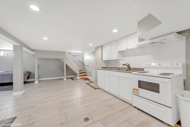 7246 N Meade Avenue, Chicago, IL 60646